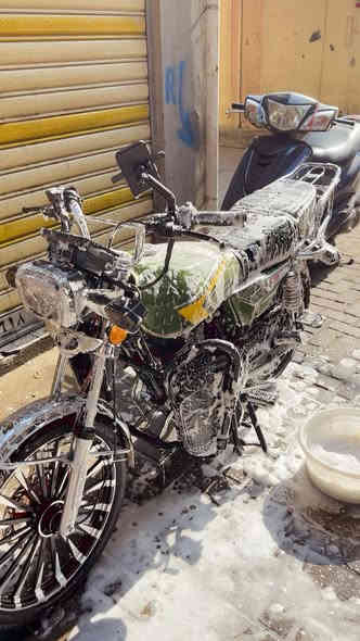 السلام عليكم دراجه ايراني سونك موديل2025 اوراقه كله كامل نقص مابيه  محرك 200cc شاشه بيه بلادي  الدراجه مضيفه بمعنى الكلمه مماشيه هواي سعره 850وبيه مجال حك الجيه ***********
