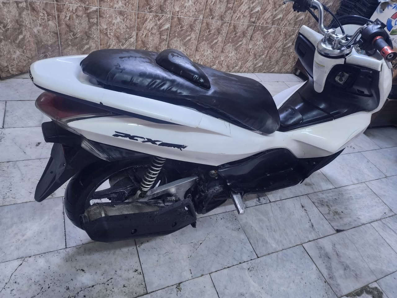 سلام عليكم جيل اول للبيع شغالة وتمشي ومابيها شكال بس ابيع كوم حديد السعر ٦٧٥ مكانها بغداد  رقمي ***********
