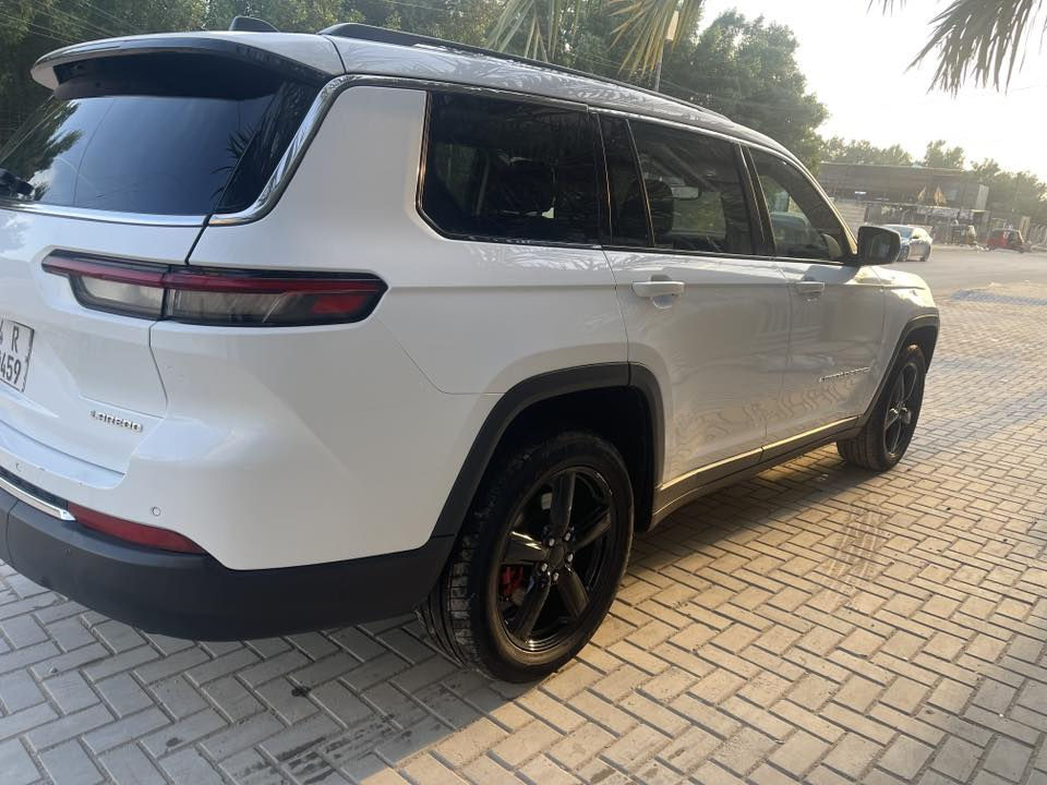 السلام عليكم جيب كراند شيروكي الفائة لمتد (وارد امريكي) مويل 2022 الون ابيض دخول ذكي  تشغيل عن بعد صندوك كهرباء 7راكب سياحي منفصل داخل اسود مخمل فور ويل محرك 3.6 رقم بصرة مشروع وطني بسمي السعر (260)$
العنوان بغداد البلديات 
موبايل ***********
