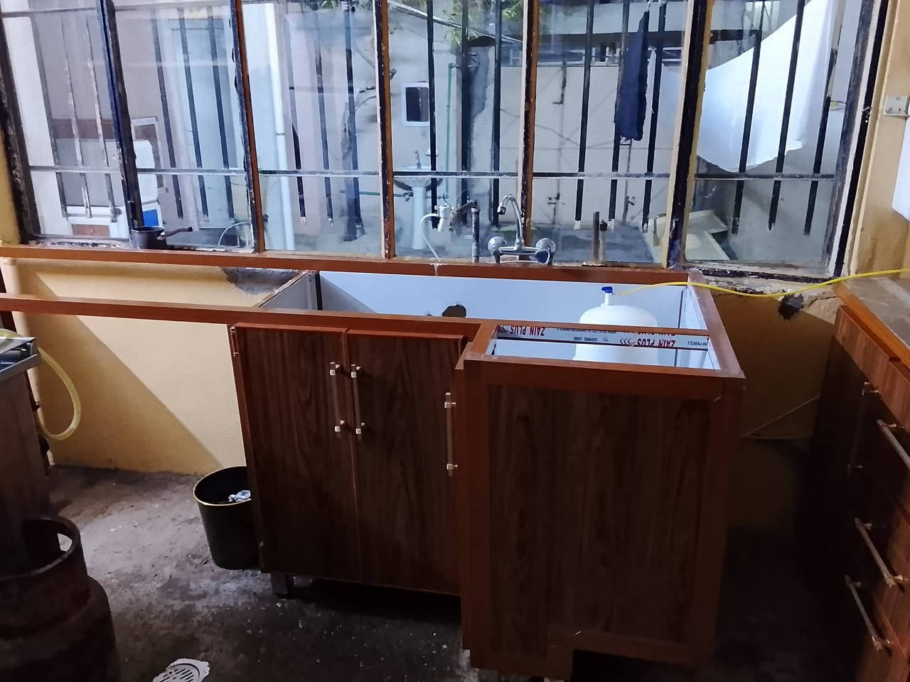 كاونتر للبيع اربع قطع السعر 450الف للاتصال ***********
