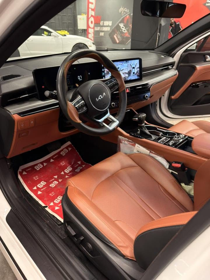 KIA K5 Vip

فول فول مواصفات 

خليجي مكفولة ماشيه 41 الف كيلو متر  

السيارة اتعبك من مواصفات

شاشه دتجل مندمج

مكينه 2.5 

كير 8 سرعات 

كراسي تتدفئه وتبريد 

قطعتين تبريد منفصل

كراسي سائق تخزين 

كراسي سائق وراكب كهربائي 

قطعتين تبريد

مناخ منفصل

مري شفط 

مري قلاب 

حساسات امامية وحساسات خلفية

كامره 360 درجة

كامره اماميه وخلفية 

صندوق كهربائي 

دخول ذكي 

صدوق ذكي

نقط عمياء 

بانوراما

حساسات داير مداير سيارة

فتح وغلق الشباك بريموت

مثبت سرعه

4 وضعيات قيادة

ابل كار بلي

اندرويد كار

توقف ذاتي 

وبعد بيها خير من الله مواصفات

السعر : ٢٣٥ ورقه وبيه مجال كلش بسيط

التواصل مع الرقم : ***********
