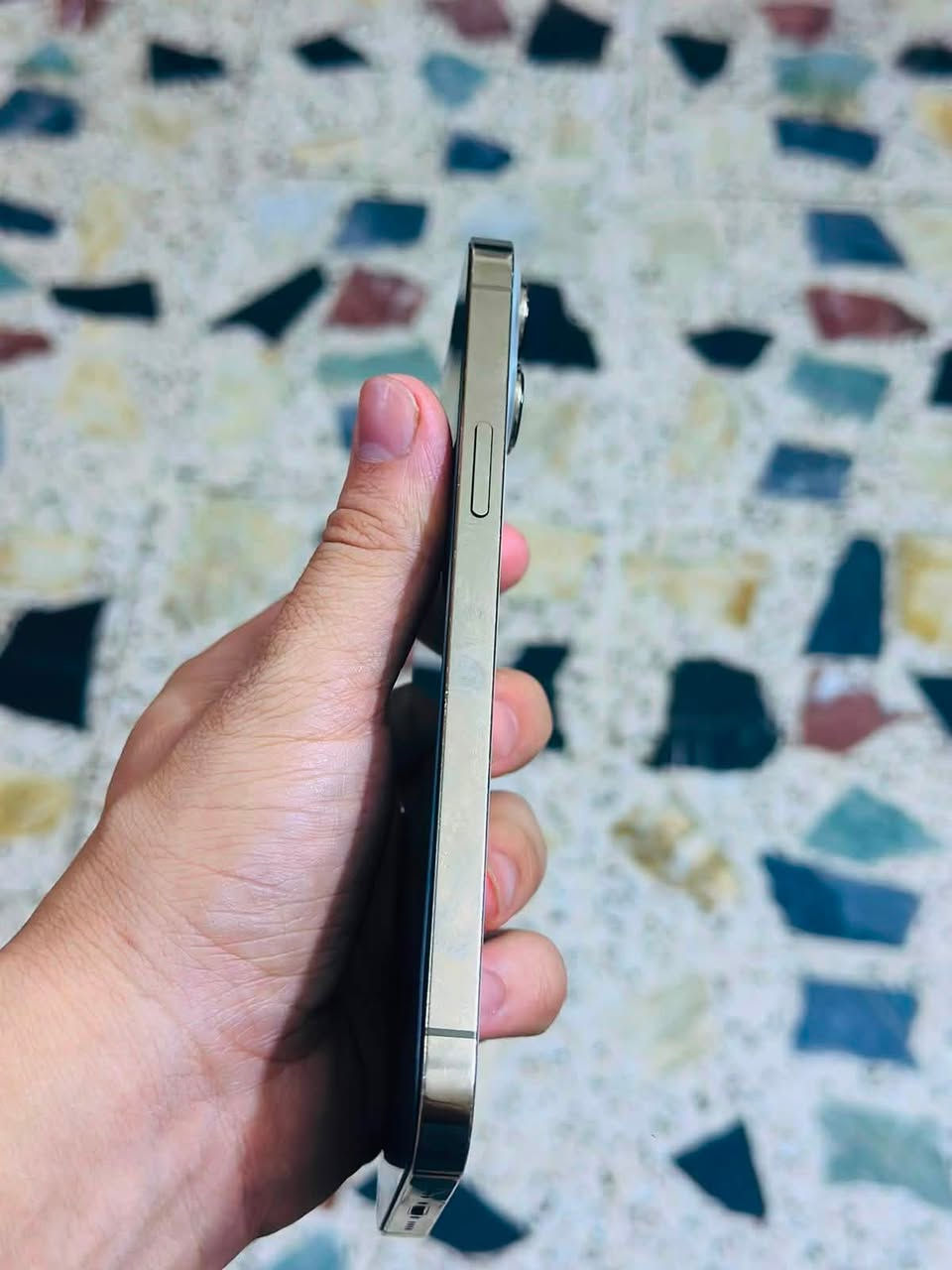 ايفون ١٣ برو ماكس 
بطارية ١٠٠٪؜ جهاز نضيف 
شاشه بيها فطر جوة الشاشة وبيه شوي سواد أثر الوگعة واضحة بالصور 
مستبدل شاشة اصلية درجة اولى old  + بطارية اصلية 
الجهاز كلة شغال السعر | ٣٢٥ 
مدينة الصدر | ***********
