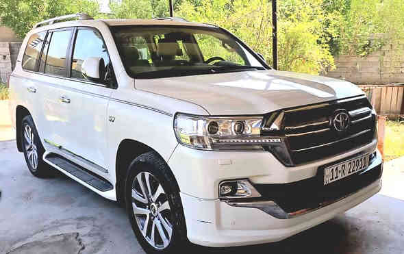 للبيع لاندكروزر ٢٠١٩ 
فئة vxs 5.700
عداد السرعة ١٣٣ ألف 
بيها بارد باب السايق وتلحيظات بسيطة
رقم بغداد مميز .. 
صورة والسونار موجودة مكاني بغداد 
السيارة مال جناي احتاجيت فلوس وراح ابيع السياره كلش زينة وحلوه 
السعر مطلوب ٥٧،٠٠٠ ألف للتواصل ***********
