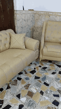 يوجد طخم قنفات عدد 2 نفس اللون اربع قنفات كبيره واثنان وسط واربع كراس ...