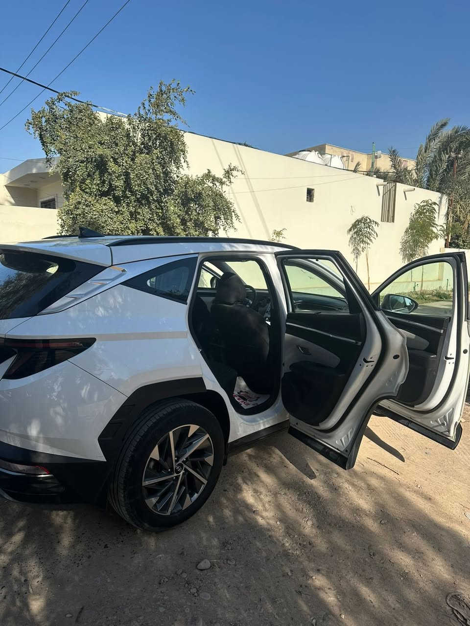 توسان 23 ماشيه 43 السعر 220 للاستفسار ***********
