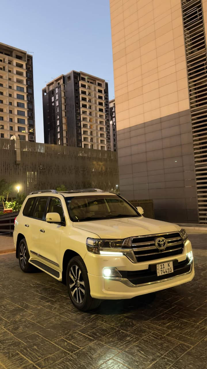 ((TOYOTA LAND CRUISER WHITE EDITION))
شركة ساز 
(2019)
فول مواصفات
المواصفات:
مقاعد جلد
مقاعد كهرباء
4 كاميرات
مرايا قلاب مع البك
تشغيل عن بعد
مرايا شفط
إشارات بالمرايا
بصمتين مع السيارة
إشارات ترحيب
3 شاشات
ثلاجة
إشارات لكزس
4 بصمات أبواب
دبل ماوس
مودات قيادة
تحكم ستيرن
مثبت سرعة
حساسات أمامية وخلفية
LED نهاري
فتحة سقف
السيارة مكفولة كفالة عامة:
من الصبغ
ومن فتح المحرك
كفالة مكينة وكير
( (اكو تكحيل بسيط بين الباب الخلفي والجاملغ ))
تخم تاير اصلي جديد
السيارة متصرف عليها ألف دينار ومتكاملة من كل النواحي
رقم بغداد 
باسمي – تحويل ثاني يوم
المكان: بغداد – حي الحسين

التواصل :- 
*********** بغداد, العراق
