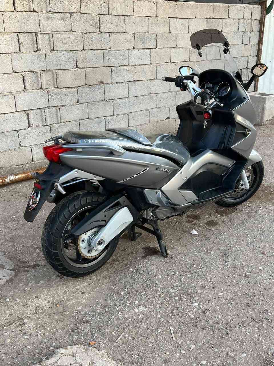 السلام عليكم دراجه نوع ابريله ايطالي 
مكينه 800ccv دراجه نضيفه مكينه 
مكفوله بيه مودات قياده ناقل حركه زنجيل 
تخم تاير جديد تخم دسكات جديد 
جامه كهربائي  تدفئه يدات  معدل فول 
مكاني بغداد المحموديه رقم *********** بي واتساب
