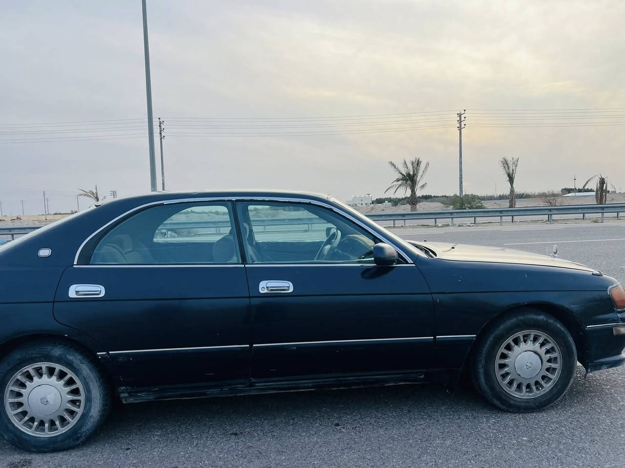 بطة كراون منفصل نظيفة موديل 93 
السعر 58
***********
