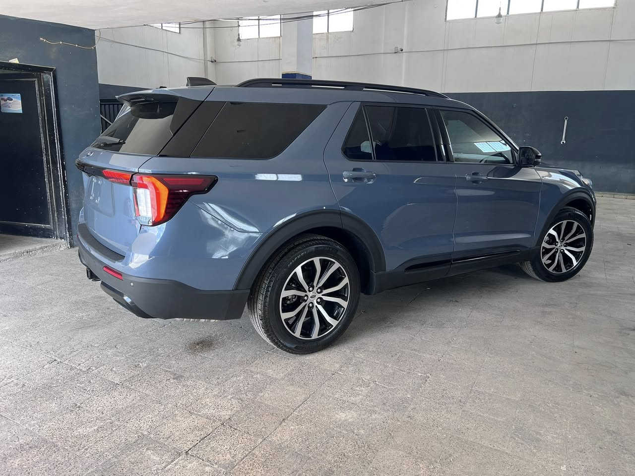 فورد اكسبلورر الشكل الجديد موديل 2025
للبيع: حره بدون گمرك ؛ فورد اكسبلورر الشكل الجديد موديل 2025 صنف ST LINE كلين كفالة عامة من ال عامية للدعامية زيروا ماشيه 4000 فقط بدون ايباك بدون صبغ بدون تبديل ميكانيك كهرباء كله 100% محرك 2300 تيربوا 4 سلندر قوة 300 حصان 

مواصفات فول عدا الفتحه:

شاشه كامره

5 كامرات

تشغيل بصمه

حساسات امامية وحساسات خلفية

تدفئة وتكييف عالمقاعد

7 مقاعد

نظام قيادة الي

تشغيل عن بعد

صندوك كهربائي

شاشة تدعم الخرائط والربط لاسلكي على CarPlay و Android Auto 

باختصار مواصفات هوايه فول عدا الفتحه

اكرر: السيارة كلين 

السعر : 37500 دولار (يعني 375 ورقه) حره بدون گمرك

للتواصل: خاص او واتساب فقط على الرقم: 

***********
مكان السيارة في المنطقة الحرة - الاردن
ممكن ادخالها للشمال او بغداد او كتاب شهداء 
واتساب فقط او خاص عالماسنجر
