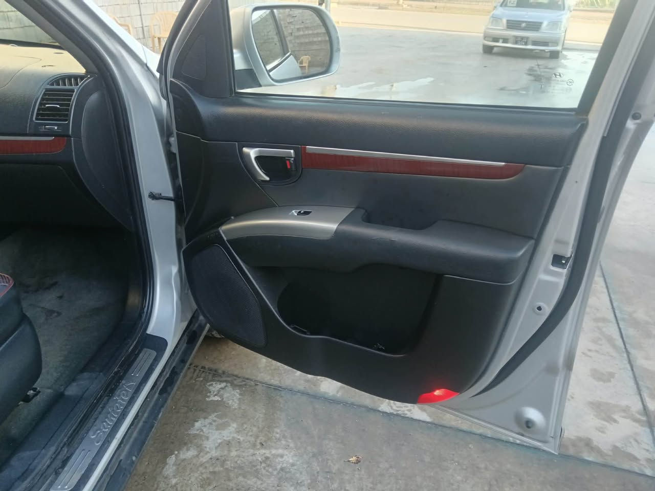 سنتافى مؤديل ٢٠٠٨ گيرو مةكينة بةشةره ت تةقةو ره قة بةشةره ت تةبريد ساردو گةرمة بةشةره ت چوار تاى لوك لةژيريتى هةره چوار كوشن كةى ساردو گةرمة سقفةى وه ك شووشة لاشةى وه كو شووشةية حالى بيوه ية نية ١٦٤هةزار روية 
سعره ى ٥٠وه ره قة 
*********** كيفري, ديالى
