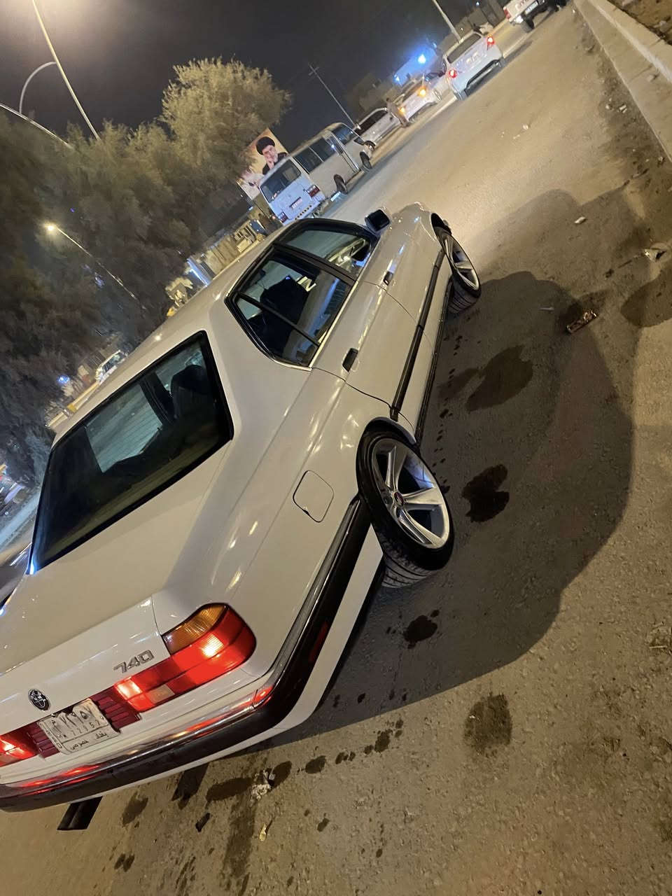 سلام عليكم
-اخوان سيارتي للبيع BMW 740  1990 باب طويل 
VIP وارد خليجي 
-السياره محرك 35 مفتوح بيهه 
-السياره هستوني معمرها ضال بيهه اشياء بسيطه 
-ما بيهه حادث
-حداديه جديده 
-عربانه خلفيه جديده 
-ويل هامان وحته السبير هم هامان 
-كهربائيات كلهن مشتغلهن من الصفر 
-السياره كل قطعه مبدله كله بلاد وحاويه من دعاميات من كلشي بيهه نقص اشياء بسيطه 
-سستم صوت مضخم بالصندوك  بيهه + شاشه داخليه بالاضافه لداش كامره
-كير السياره هستوني مبدله 
-تبريد شغال 
-السياره صارف عليهه هواي 
-السنويه منتهيه 
رايدهه ب45 
مكاني البصره /الزبير 
***********
اللي تعجبه يجي يشوفها شوفه عين احسن من الشرح

