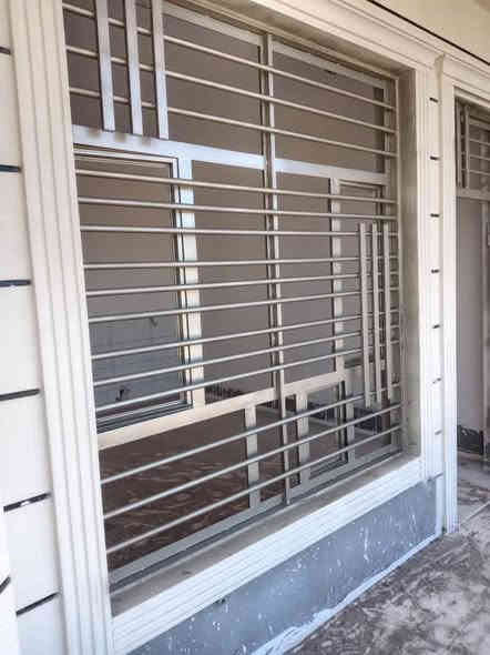 صباغ متفرغ صبغ وتنظيف الشبابيك والابواب بأسعار مناسبة ***********
