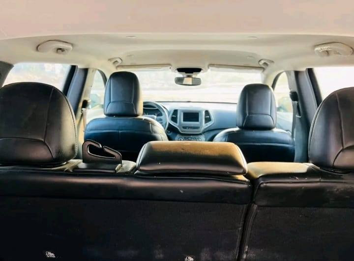 جيب شيروكي 2019فول مواصفات ظرره امريكا بنيد وجانلغ امامي                          #محرك 2400.                                     : كامرات خلفيه حساسات                         تشغيل عن بعد                                                                                        #سعره؟(127وبيه مجال                       $هواي مواصفات بيه                      #رقم الهاتف ***********
