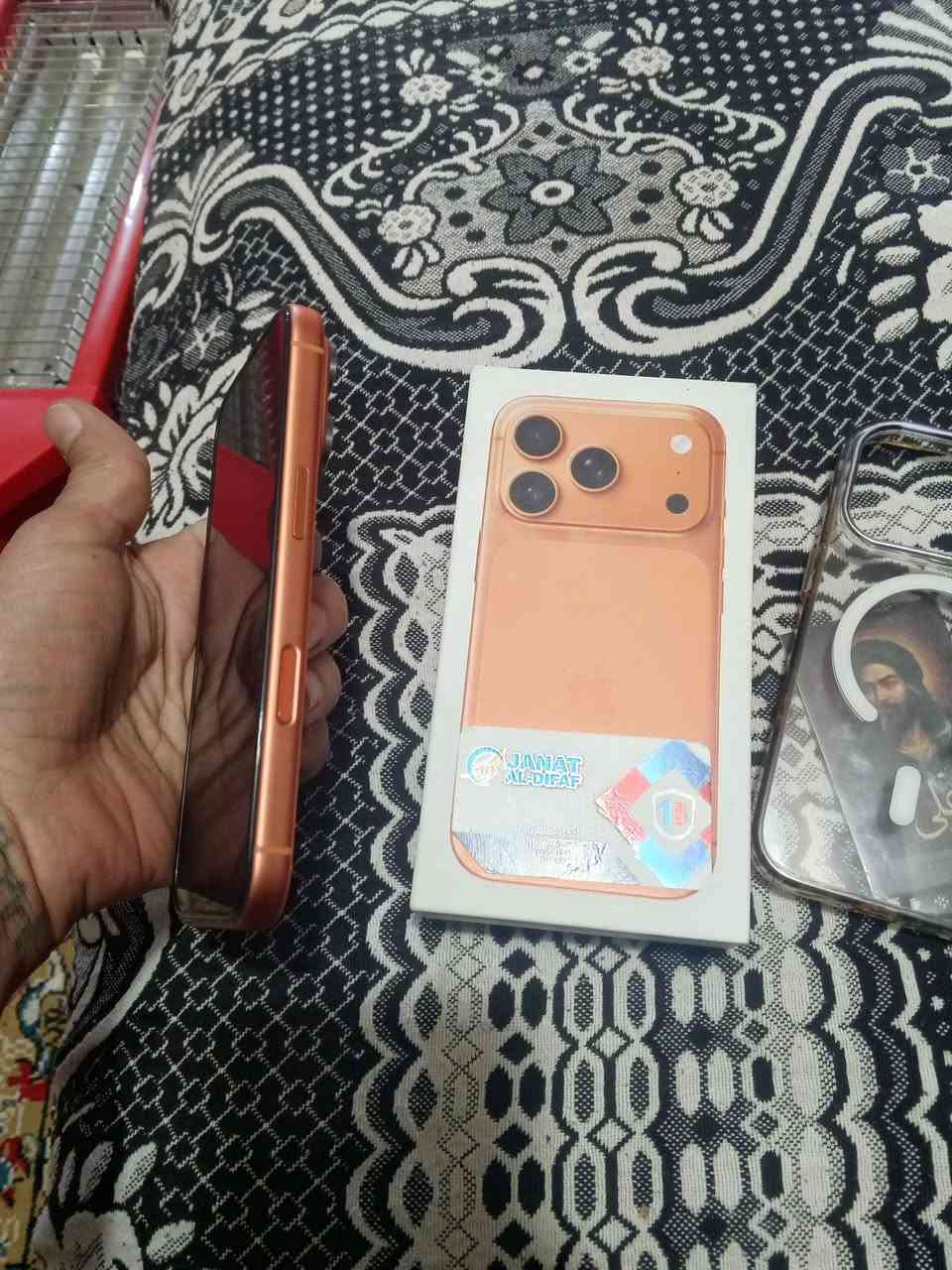 السلام عليكم اي فون 17 برو فقط شريحة وحده شرق اوسط ذاكره 256 مشحون 108 قبل شهر اخذته ع ايدي ويا كارتونه وكيبل اصلي للبيع السعر 1850 وبي شي قليل مجال  مكاني ديالى المقدادية رقم الهاتف ***********
