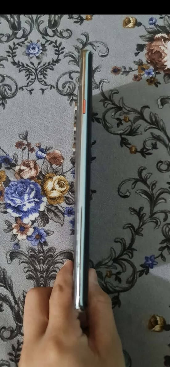 موبايل كامون 40 فايف جي للبيع نضيف شهرين مستخدم بي شاحنه اصليه سعره 325بي مجال اتصل رقم ***********
