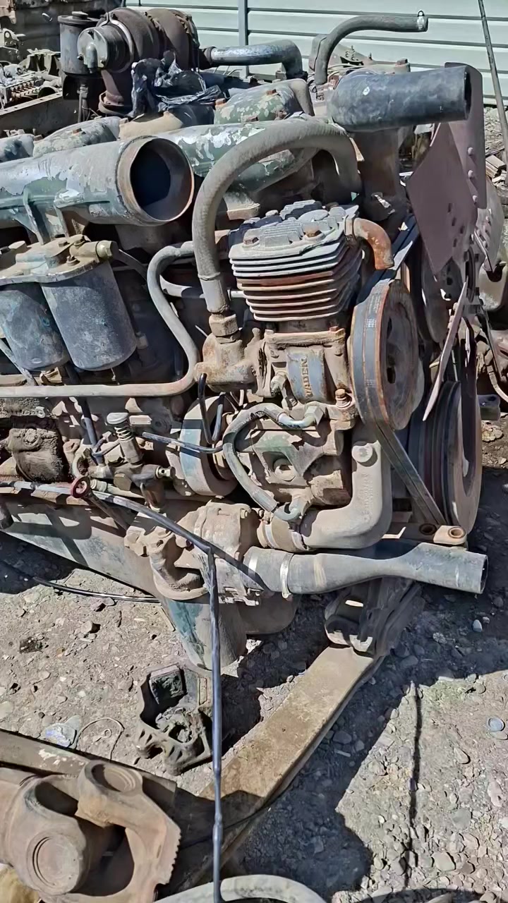 محرك اقجم سايس ٢٠ جديد ومحرك فالفوان ٧ البيع ***********
