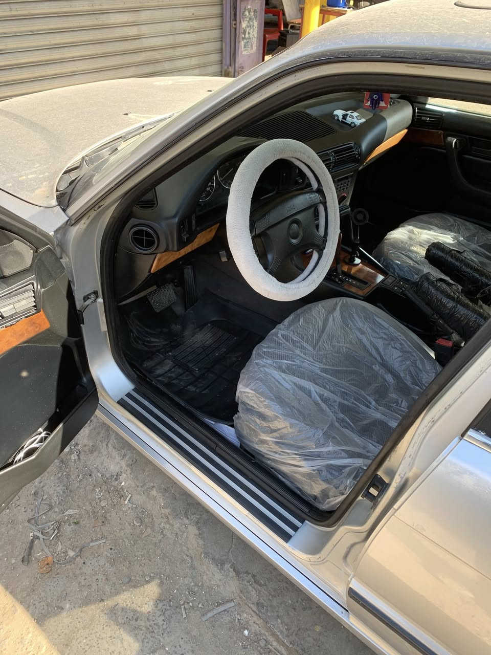 اسلام عليكم بي ام 535موديل 91 رقم بغداد بسمي سياره مصبوغه جماليه  كفاله ابكلشي من مكينه من كير صدر امامي خلفي السياره مال جناي تخم تاير جديد السياره جديده لاضربه ولا طخه معروضه  90 وبيها مجال *********** عنواني بغداد
