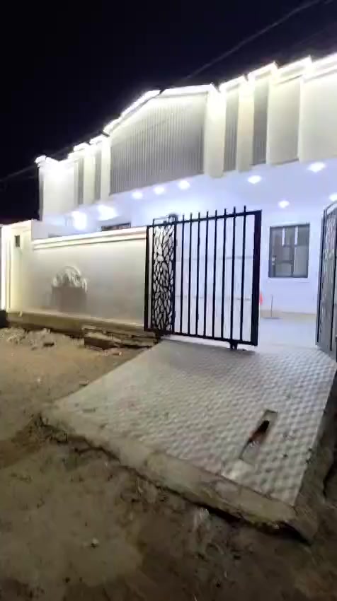 بسم الله إعلان بيت للبيع الرمادي ال٥كيلو قرب جامع حذيفة ابن اليمان البيت طابق واحد يحتوي الدار على ٢غرف نوم استقبال مطبخ حمام عدد ٣ بيتونه كبيره مع البيتونه حمام نوع البناء حجر سنه البناء ٢٠٢٦ البيت طابو صرف تحويل مباشر المساحه ٢٠٠متر شارع ١٠متر البيت جاهز من كلشي بس اجيب غراضك وتسكن كامل الخدمات مدارس دوائر صحيه اسواق بصفك أستفسار اكثر ***********
