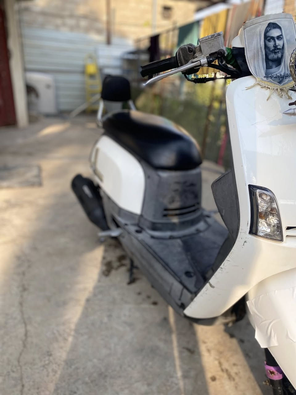 سلام عليكم شباب دراجه ماكس بوليس
كلشي شغال هورن لايت زنون عالي ناصي شاير كامله من كلشي 

مكينه مكفوله بس بيه خيط خفيف بس الصبح تحمه تكطع مكاني بغداد جسر دياله القديم منطقت التويثه رايده 550وبيهه مجال 

مراوس حسب القناعه حتلو يراني نضيفه ماكو مشكله وهاذ رقمي *********** بي وتساب
