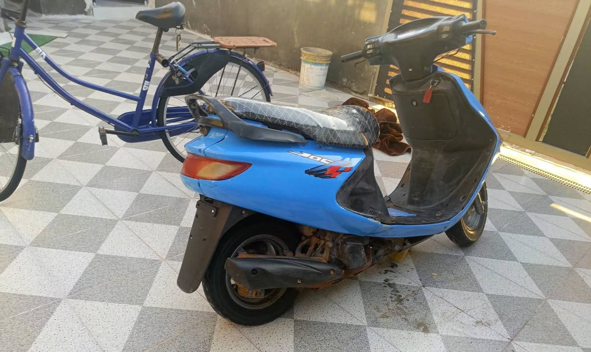 سلام عليكم للبيع دراجة فراشة دراجة كلهة شغالة نكرة سلف لايت عالي وناصي وشاير وبك لايت ودشبول ومكينة خير من الله ما مفتوحة تايرات مال بالة دراجة صارلهة شهرين من طلعتهة من البالة. السعر 350وبيهة مجال بيع مستعجل..     المكان رميثة رقم الهاتف ***********
