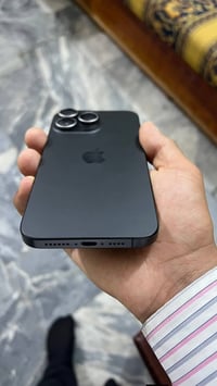 آيفون ١٥ برو • ٢٥٦ • بطارية ٨٧