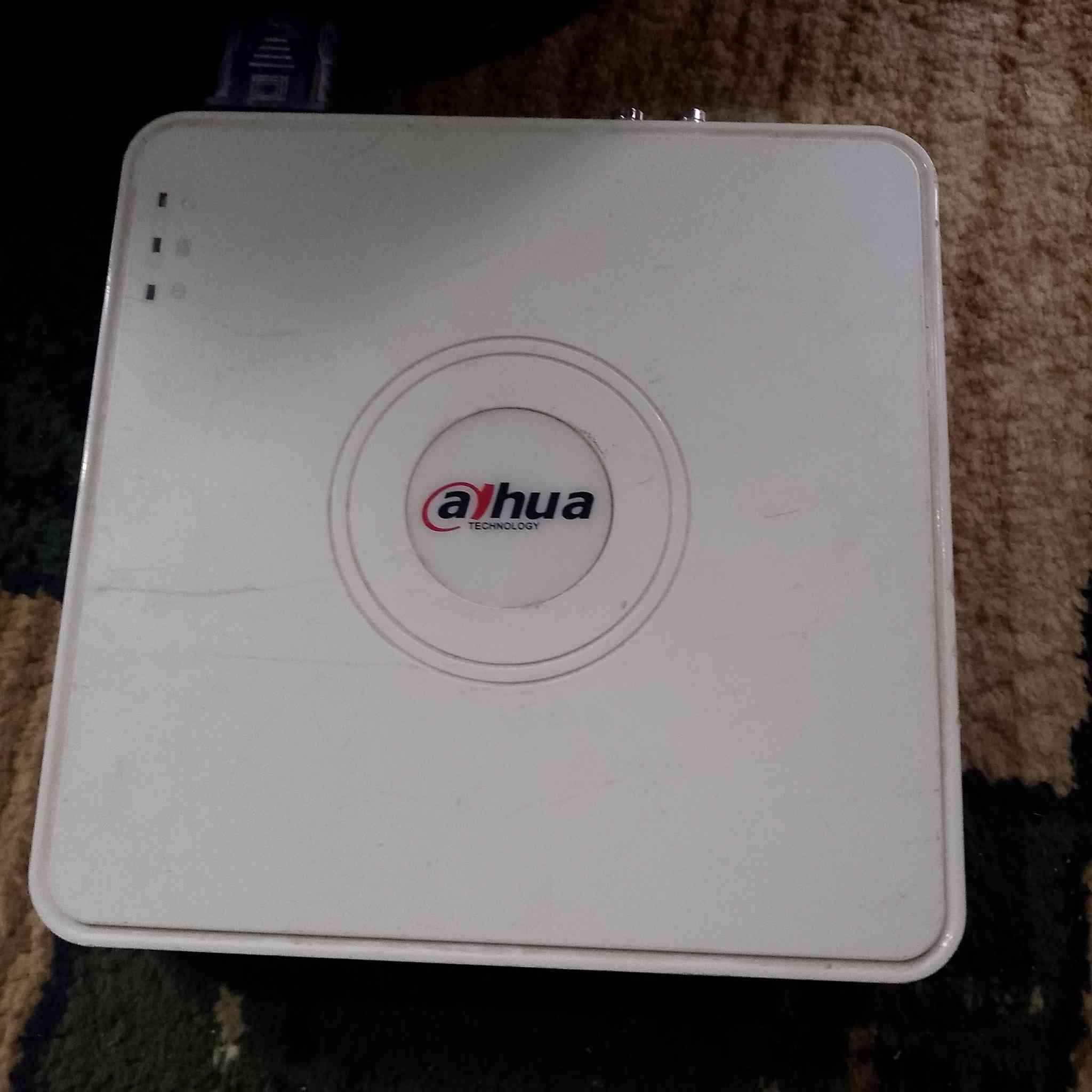 شاشة الكمبيوتر مالت كامرت هيا وهارد بس تجيب كامرات وتشد السعر 40الف ***********
