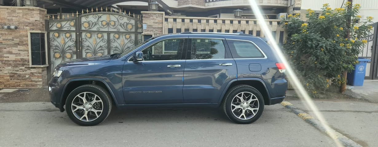 السلام عليكم 
جيب اوفر لاند بلص موديل 2021  اعلى مواصفات بهذه الفئة  خليجية وكالة هارلم مكفولة من الصبغ والتبديل لون مميز ماشية ٧٢
داخل جوزي
بانوراما  وجكات  و٣ شاشات  ورادار امامي  ونقاط عمياء 
وحساسات امامي وخلفي  وزراك لايت وكراسي خزن ومقاعد تدفئية وتبريد وستيرن هيتر مقاعد خلفية تدفئة  ومري شفط  وباقي المواصفات المعروفة  
السعر ٢٩٥ وبيها مجال 
للاستفسار  ***********
مكان السيارة بغداد
