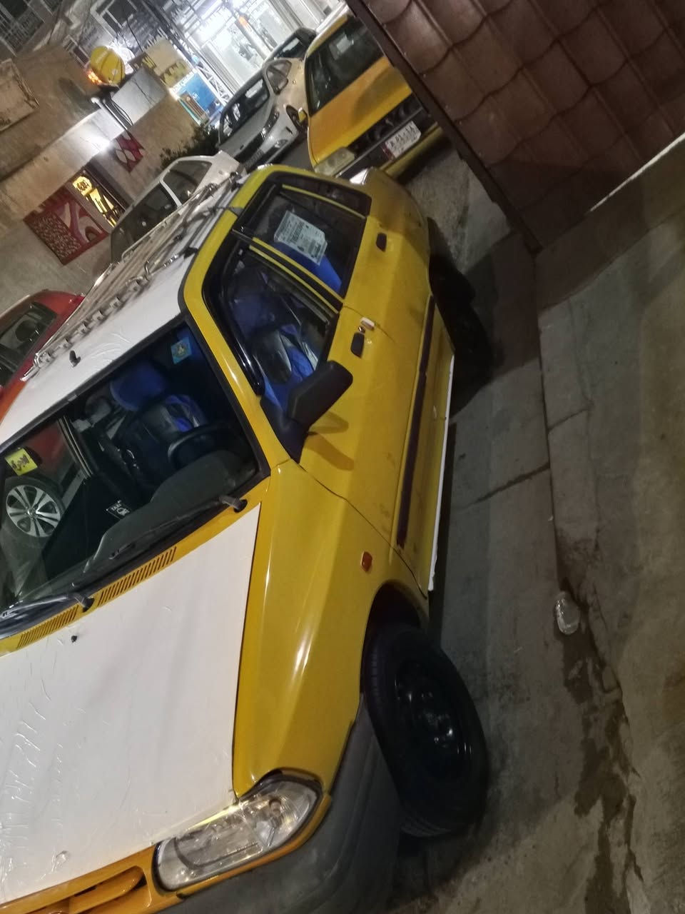 السلام عليكم
سايبا 2013 للبيع كير مكينه كله جديد مكينه قبل اسبوع شديتها جديده تاخذها بعدها بلضمان تايرات جديده لسياره كدامك شوفه عينك بيها ملاحضات بصيطه لسياره عليها ادامه كاملة شاهد الله الف مذب عليها شواصيها مكفولة  مكاني بغداد الشعب قرب سوق شلال
اللاستفسار *********** 
السعر 35 وبيها مجال
