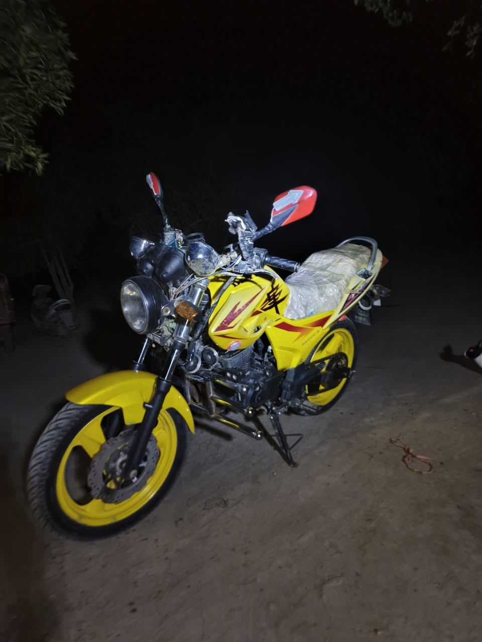 السلام عليكم
دراجه دايوان باندا موديل 2014 اوراق اصولي الدراجه نضيفه خير من الله وبيها خيط بخار بسيط جدا وبدون تنقيص الدراجه كامله مكمله كهربائيات سلف باتري تخم تاير وكله جديد بش عوزك تشغل وتمشي السعر 650 وبيها مجال 
رقم الهاتف ***********
