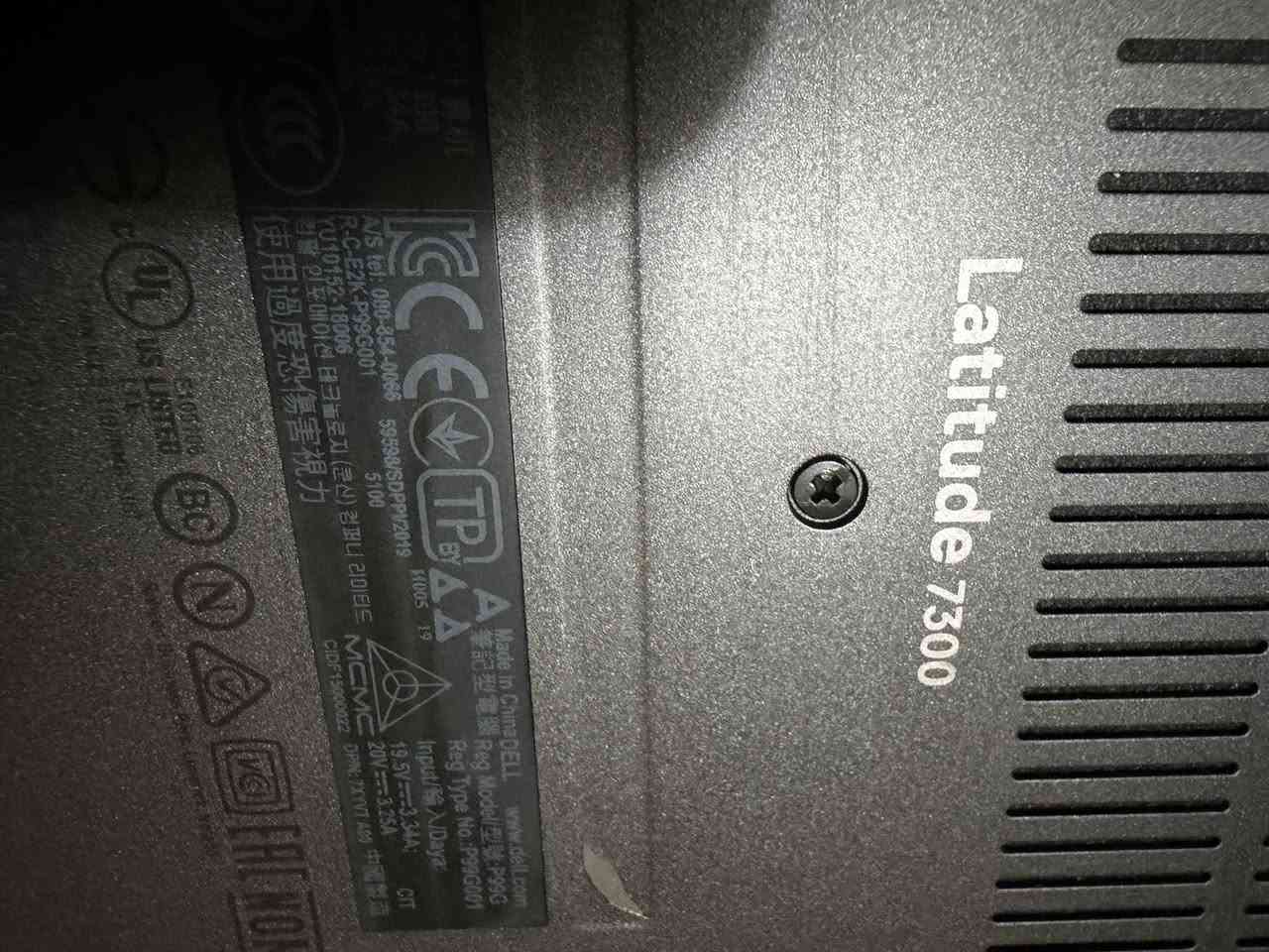السلام عليكم لابتوب للبيع نوع 13 Dell Latitude
i7Gin 8665U
RAM 8
SSD 256
ويندوز 11 برو 
شاشة لمس 
نضافة 96‎%‎ 
السعر 300
***********
