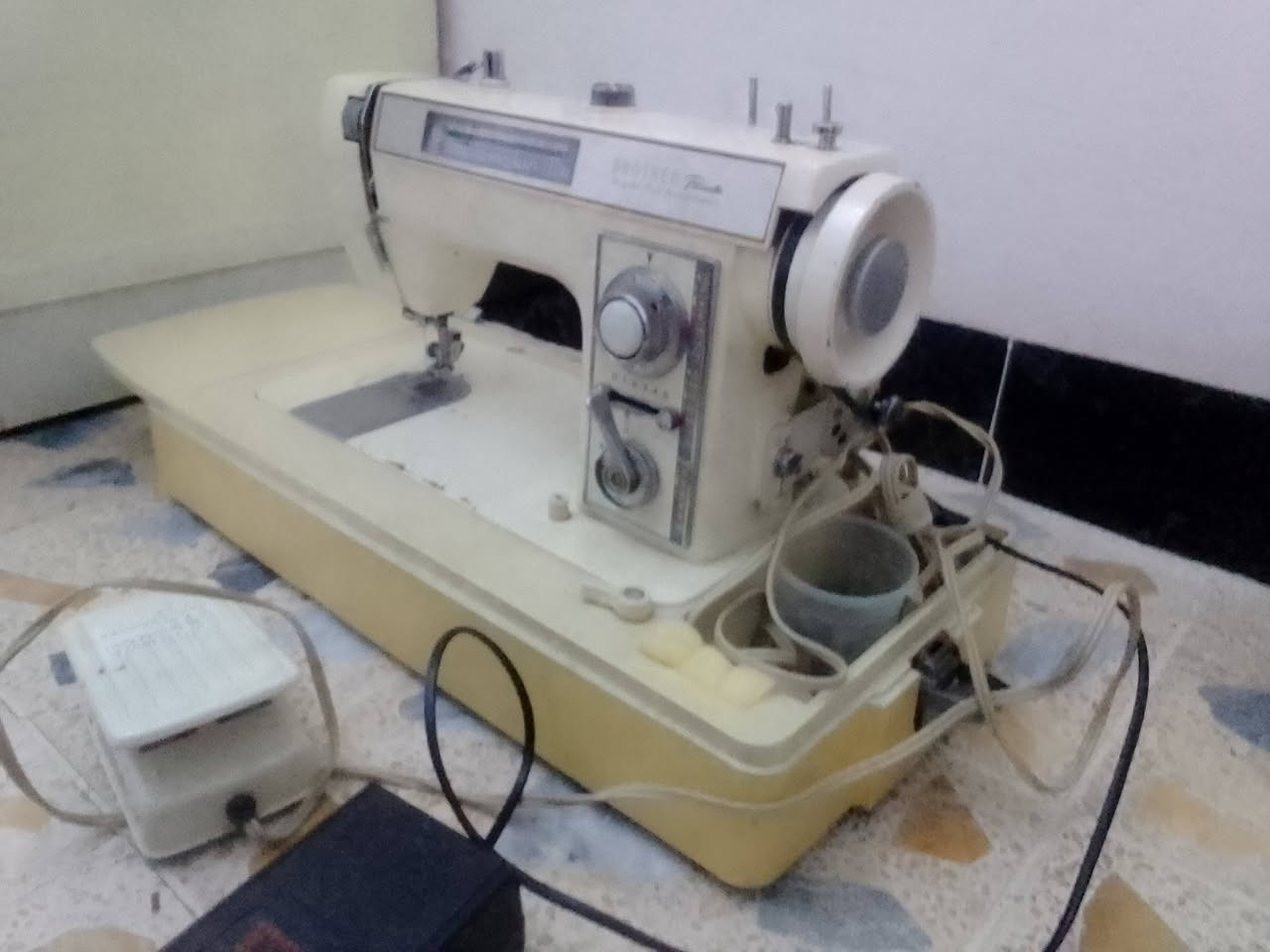 مكنيه خياطه للبيع مال بيت 
بي سعر ٢٠٠ ألف مستعمله شئ قليل
للستفسار  على الرقم ***********
 أو على الصفحة .
