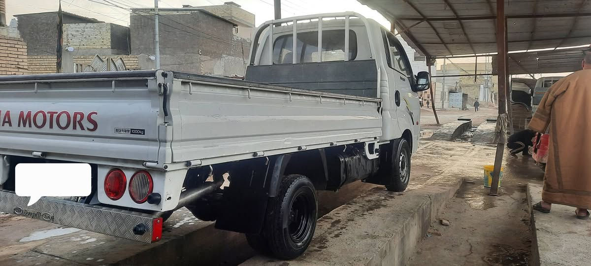 سلام عليكم
كيا بنكو موديل ٢٠٠٧ 
رقم بغداد بسمي تحويل ثاني يوم 
مكينة ٣٠٠٠ مشترك سياره مكفولة كشر وشاصي 
السعر ٨٨ وبيه مجال 
العنوان بغداد مدينة الصدر 
***********الرقم
