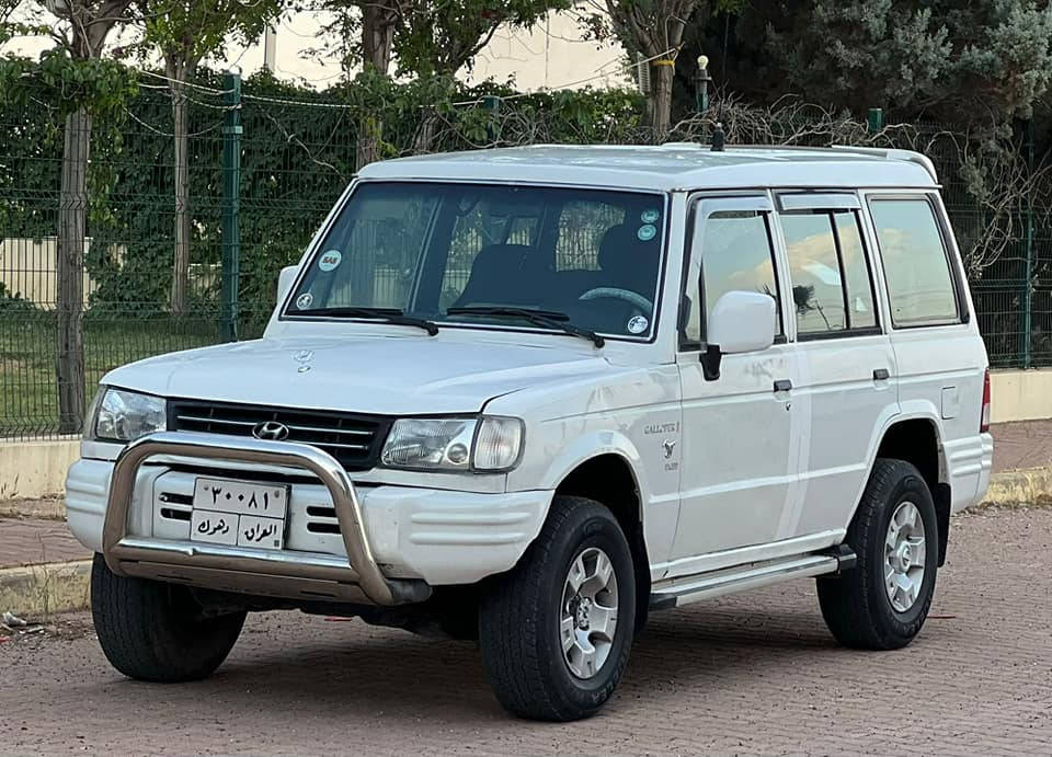 هونداي گالوبر موديل 2000
كير ومحرك بلاد مكفولات كير عادي 
السيارة نضيفه كلش سنوية ساقطة بشهر الثامن 
السيارة بيهة باب السايق ونصف الجاملغ 
السيارة ما تذب عليهة اي شي
سعر خابر رقم 
*********** أربيل, العراق

