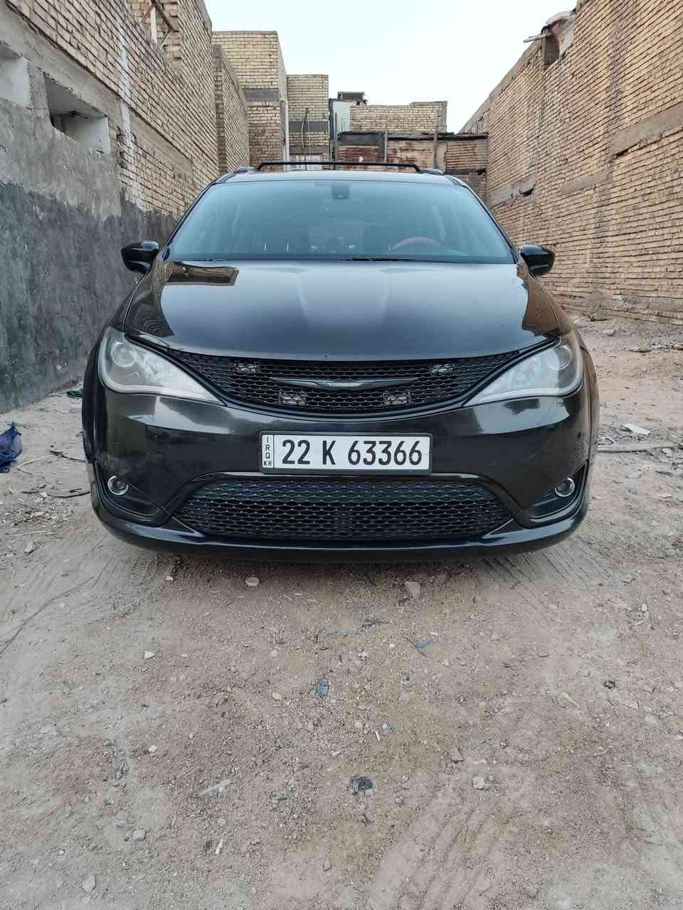 السلام عليكم للبيع كرايسلر باسفيكا 2019 فئه S بلاك  سياره حادث باب خلف السائق فقط بجم كبس مكفوله من الصبغ كما موضح بالسونار  سياره فول مواصفات عدا الفتحه حداديه مكينه وكير خير من الله رقم اربيل تحويل ثاني يوم السعر 210 وبيه مجال الرقم ***********  راعي السياره 
*********** صاحب المنشور الارقام بيهم  واتساب
