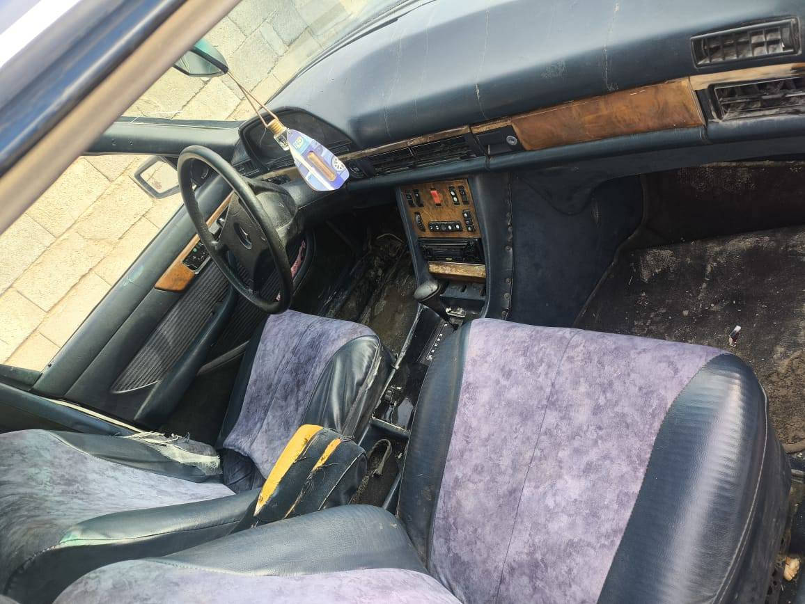 سلام عليكم مارسدس باب طويل بدون ضربه سنويه خضره صاقطه ٢٢ محرك كير كفاله 300 بطه مكاني صلاح الدين تفاصيل خاص السعر ٣٠ وبيه مجال
