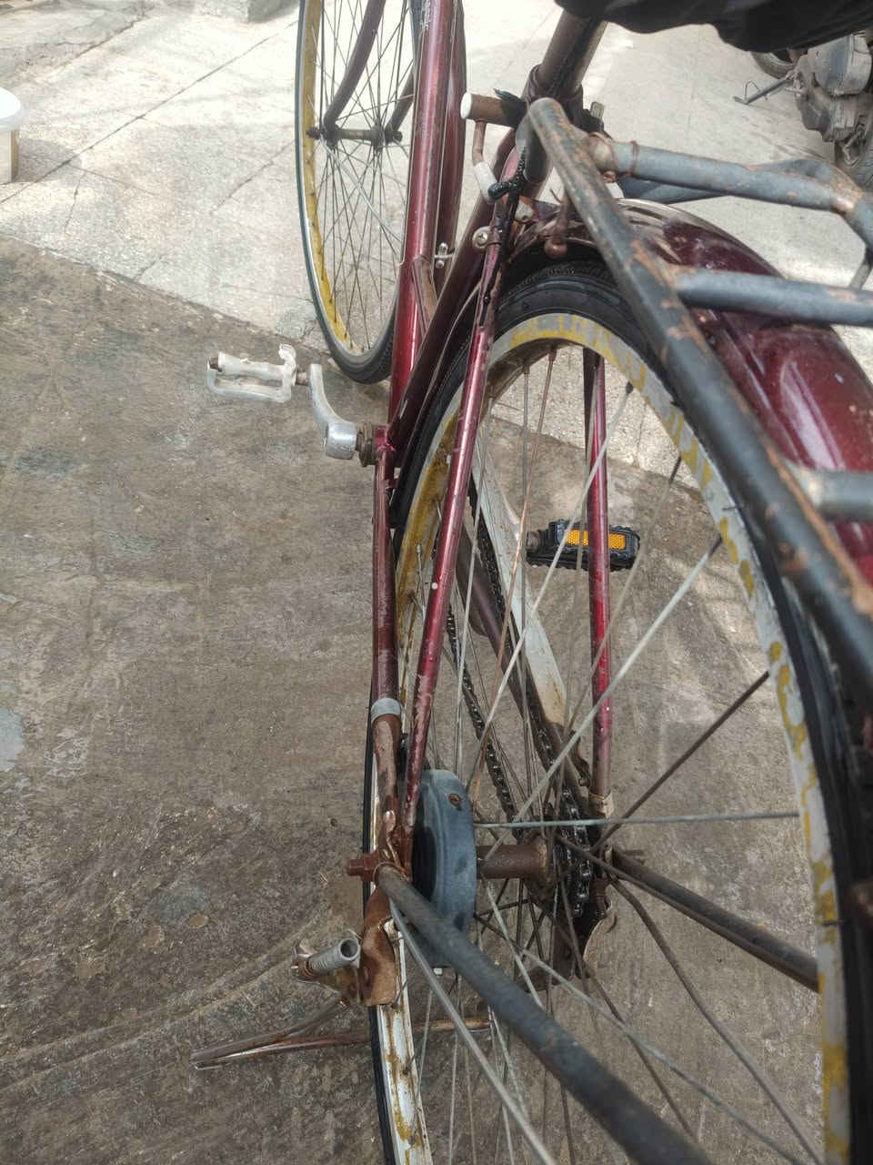 سلام عليكم 
بايسكل حجم 27 

مكان ميسان المجر الكبير 
السعر 55وبي مجال 
الشراي يتصل او واتساب ***********
لون ماروني
