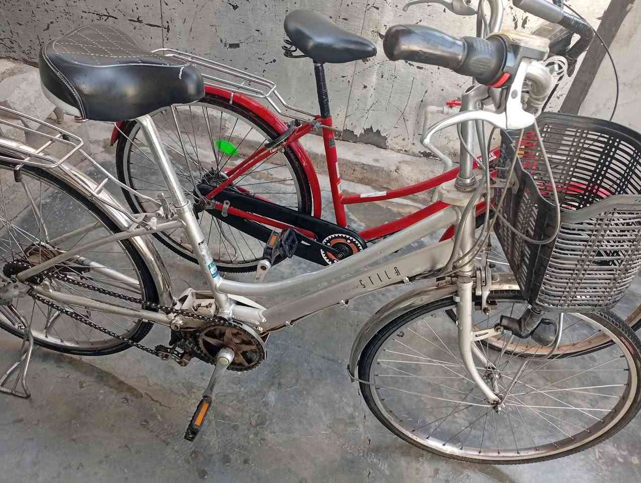 باسكيلات ياباني اصلي 
حجم 26
الاحمر كلوف
و الرصاصي اللشة لو فافون لو المنيوم كله شغال من بريكات وتبديلات  للبيع او مراوس بشحن


**إذا كنت صاحب هذا الإعلان وتريد حذفه لأي سبب، رجاءا أرسل رسالة إلى الدعم الفني**