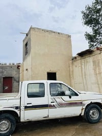 نيسان بيكم • ١٩٨٦ • الرقم الأبيض