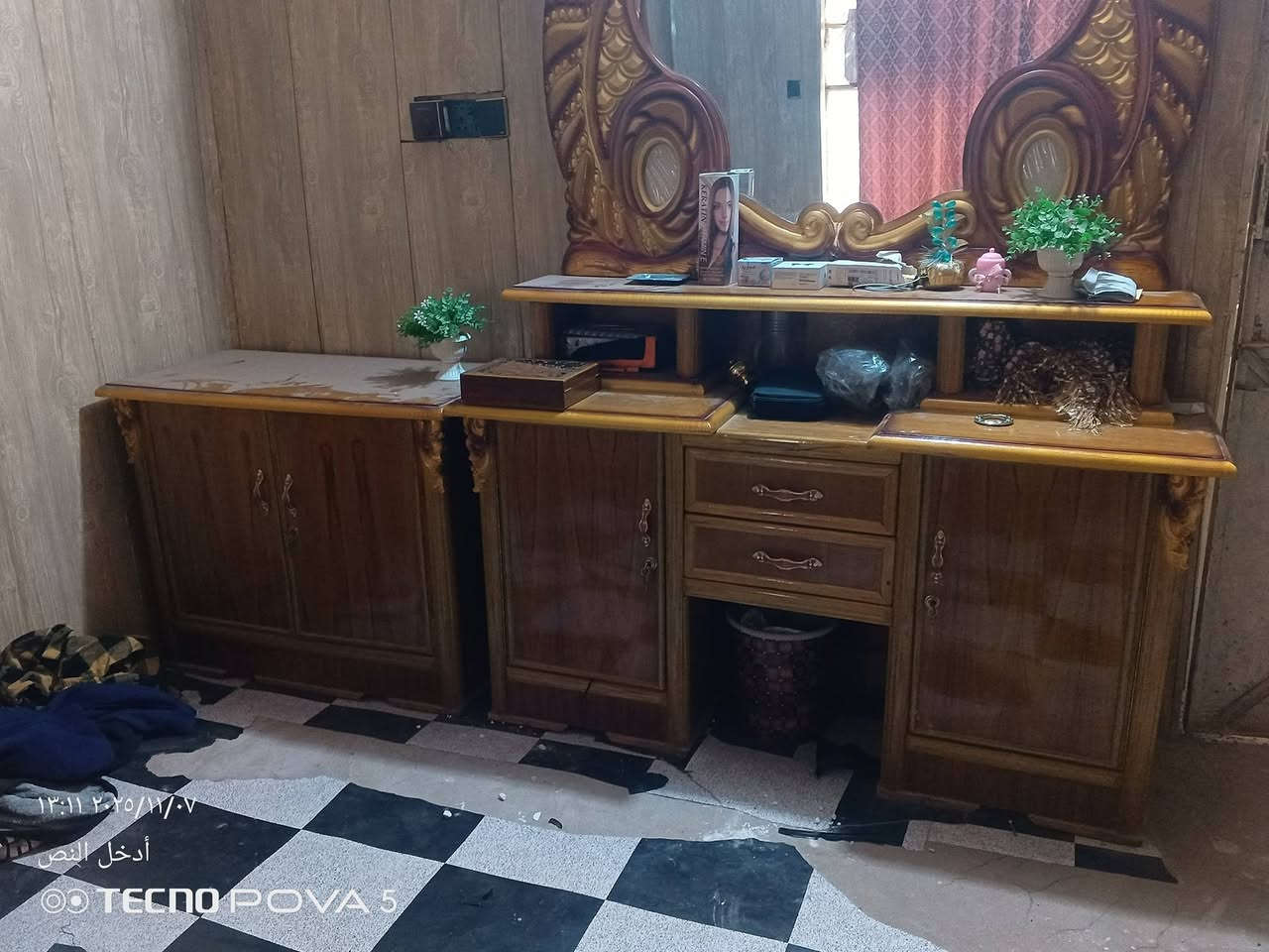 السلام عليكم غرفه تفصال البيع سعر مليون بيهه مجال حق الجيه شراي خابرني الو يراسلني واتساب يدلل *********** عنوان بغداد مدينه الصدر
