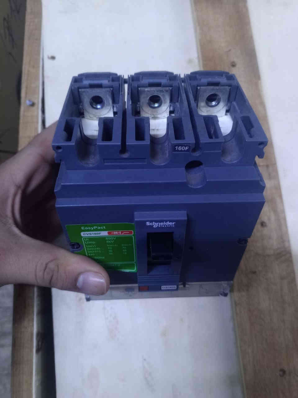 سلام عليكم ورحمه الله وبركاته
يوجد لدينا جميع الكونتكترات قواطع 
 اصلي جدا نضيف ABB . شنايدر فرنسي 
جميع الامبيرات متوفره بنسب الاسعار
 الاستفسار خاص 
👈***********👉 حسين عكد 
خدمه توصيل جميع محافضات العراق#
