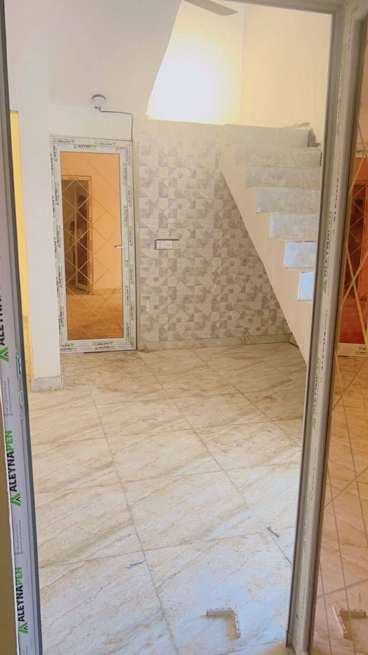 بيت للبيع مساحة 100م مربع 10×10  سند 25 مرقم ومشمول بالتطويب بي غرفه+إستقبال + صاله+مطبخ +صحيات + داخليةوخارجية) العنوان خلف حي الحضاره البو جاسم يبعد عن الحضاره 100 متر
الاستفسار أتصل  ***********+*********** واتساب او مراسلة الصفحة ***********
