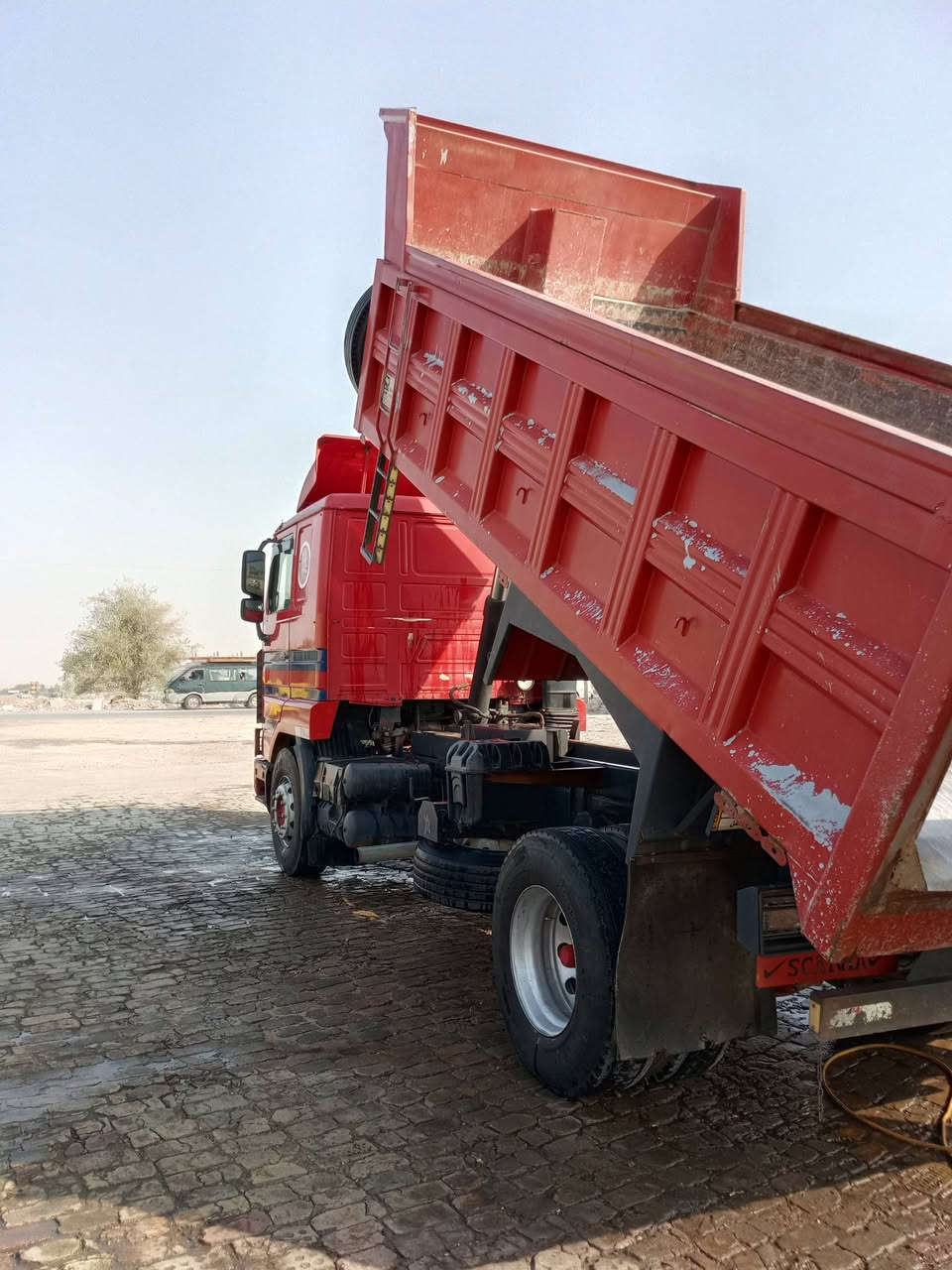 السلام عليكم للبيع اسكانيه بطه 13بلاد مكينه وكير جدد 88سوده لا تنقيص ولا بخارتخم تاير سنويه 29 قلاب بلسنويه جاهزة ***********/***********
