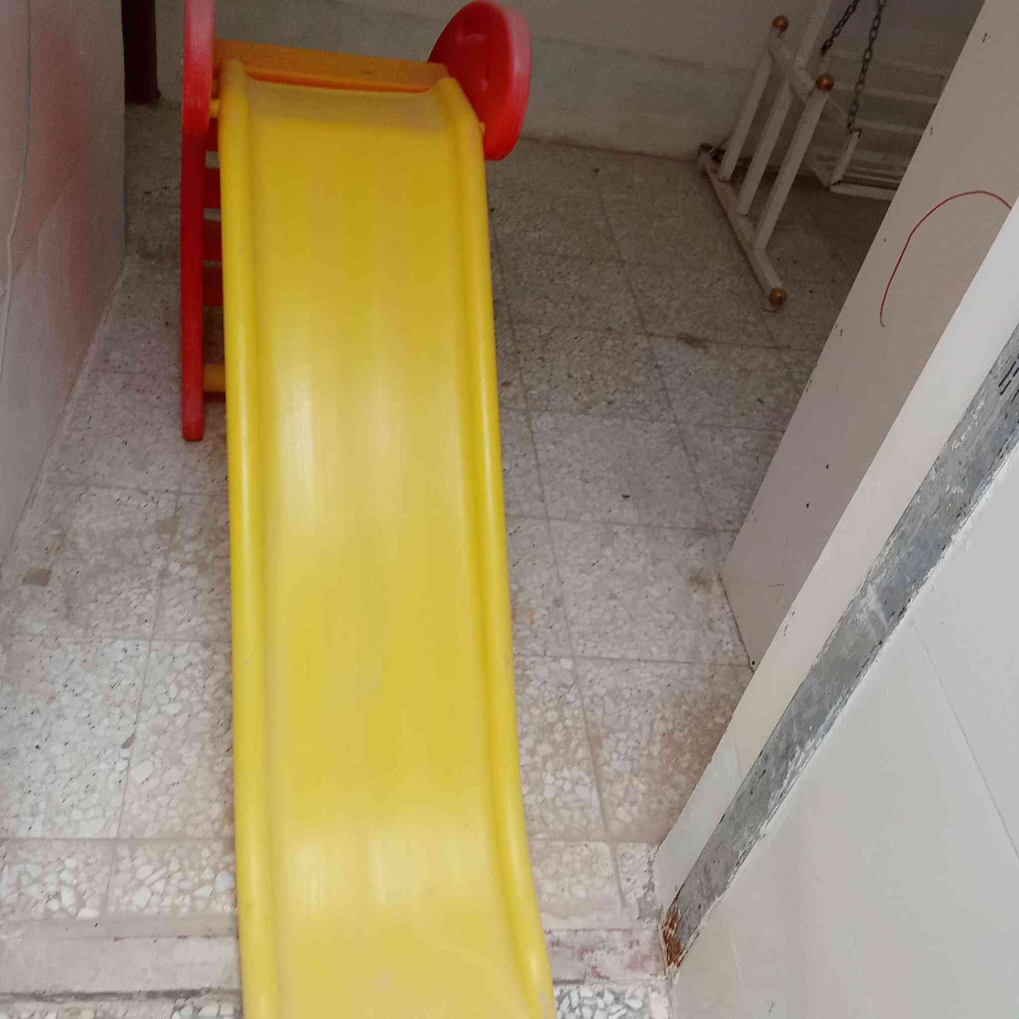 زحليقة اطفال السعر ٥٠ الف كلش قويه ضد الكسر بلاستك مبطنه طبقتين تتحمل وزن عالي العنوان ..نجف  *********** Singapore
