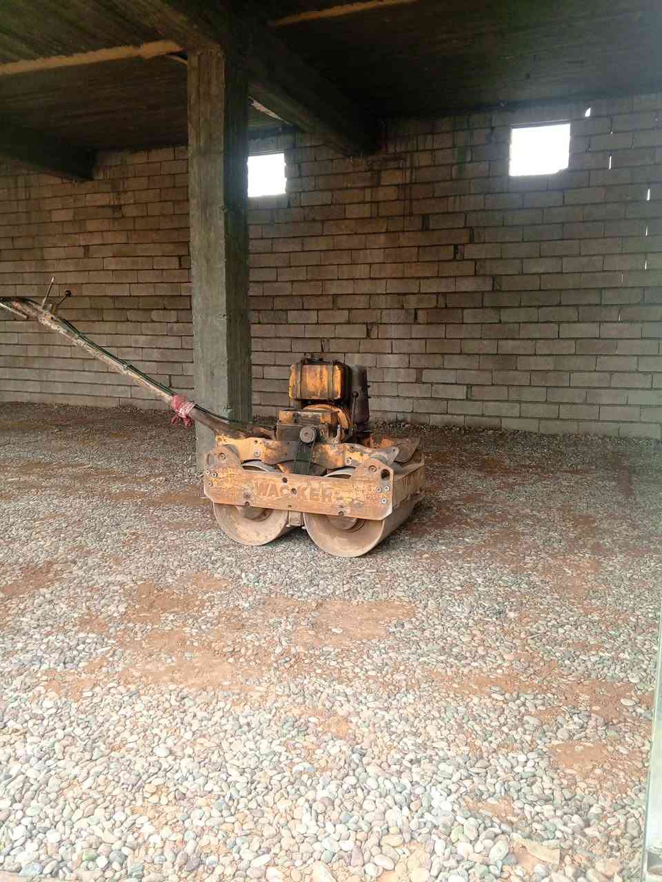 السلام عليكم 
يوجد حادله الوزن 1طن 
لحدل البيوت أرصفة حدائق قاعات أساس 
للاتصال على الرقم 
***********
