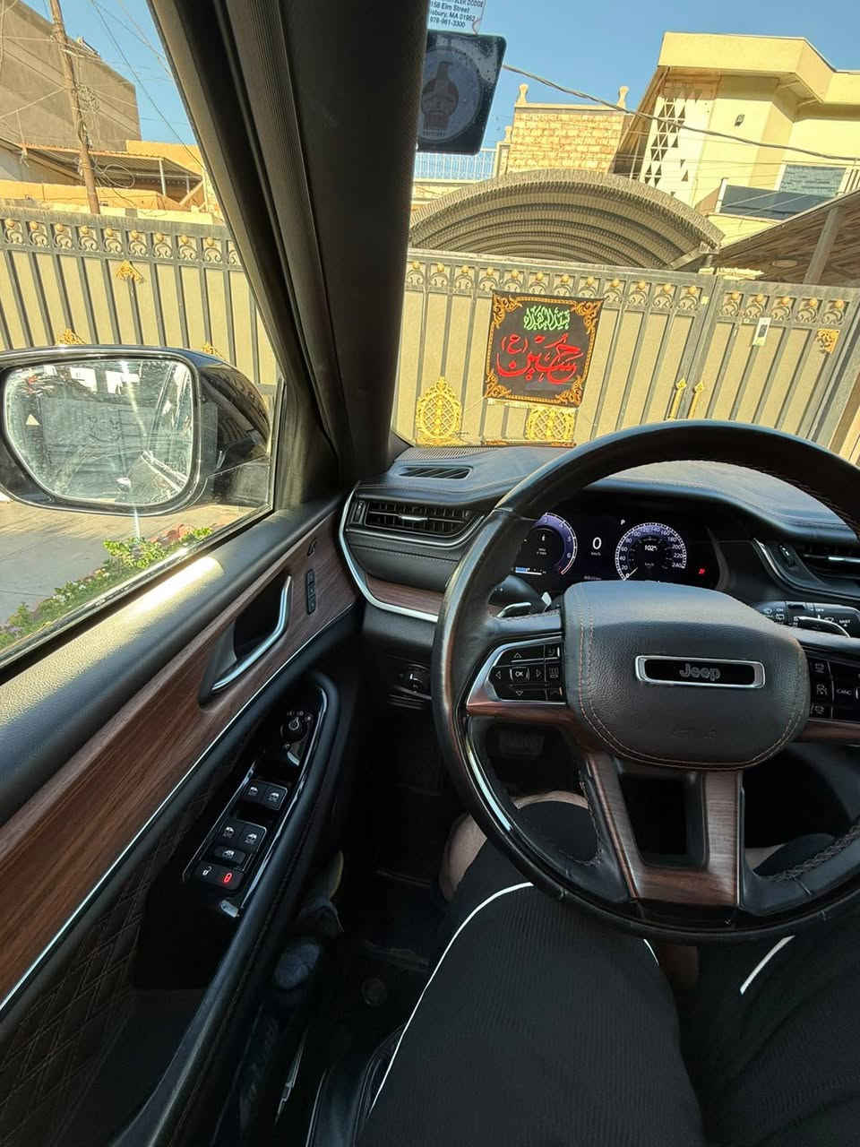 سلام عليكم
جيب سومت بيع مستعجل موديل 2023 أمريكي 
رقم بغداد 
فول مواصفات 1\1
تحكمات  ستيرن  
تحديد سرعه 
تحديد مسار 
بانوراما 
كشن جلد 
حادثه بسيط ب أمريكي نص جاملغ سكن ونص باب سكن مبدلين  شركه  

سعر : 330$

للتواصل : ***********
