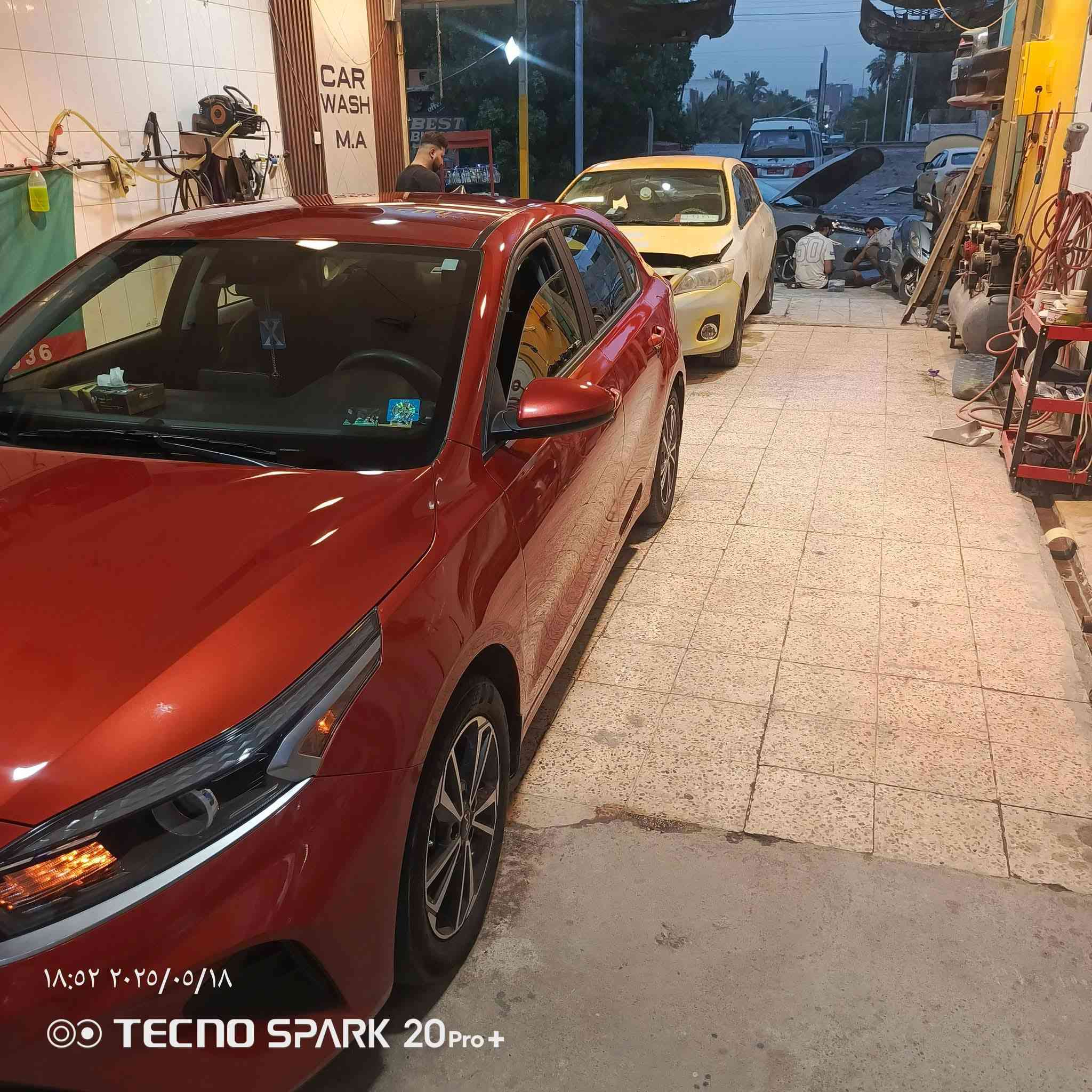 السلام عليكم
فورتي موديل ٢٠٢٣
لون مشمشي محرك ٢٠٠٠ وارد امريكي رقم بغداد وبأسمي ماشيه ٣١ سياره نظيفه جدا مناقصها شي حادثها خلفي وبيها بارد بلبنيد وصور الحادث مرفق مع المنشور  مكاني بغداد الحريه الاتصال على الرقم *********** السعر 158
