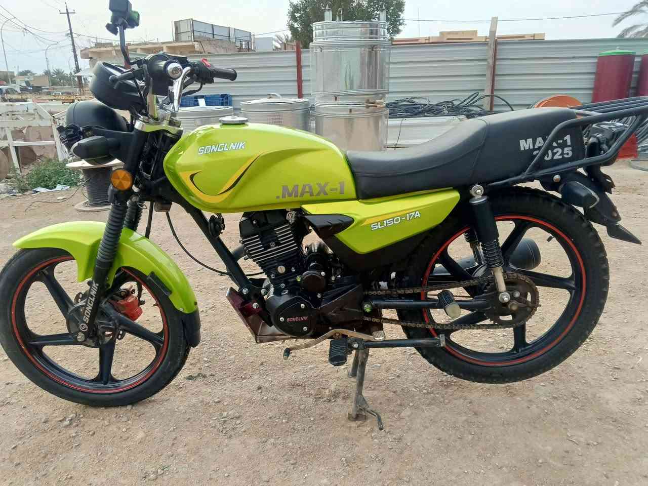 السلام عليكم اخوان
مكلف بالنشر.... بيع فقط 

ماكس للبيع موديل 25 نظافه شوفه عينك 

كهربائيّات اوراق كامله مكمله محرك 150 CC

سعر..... 750 والشراي يدلل 

مكاني حله شوملي 

***********
