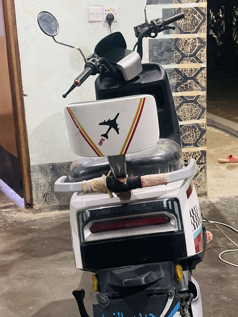 ماطور شحن للبيع بطاريات خير من الله موطور  جديد  بيع او مراوس موطور بانزين وصل 450الف  
هــ/ ***********
