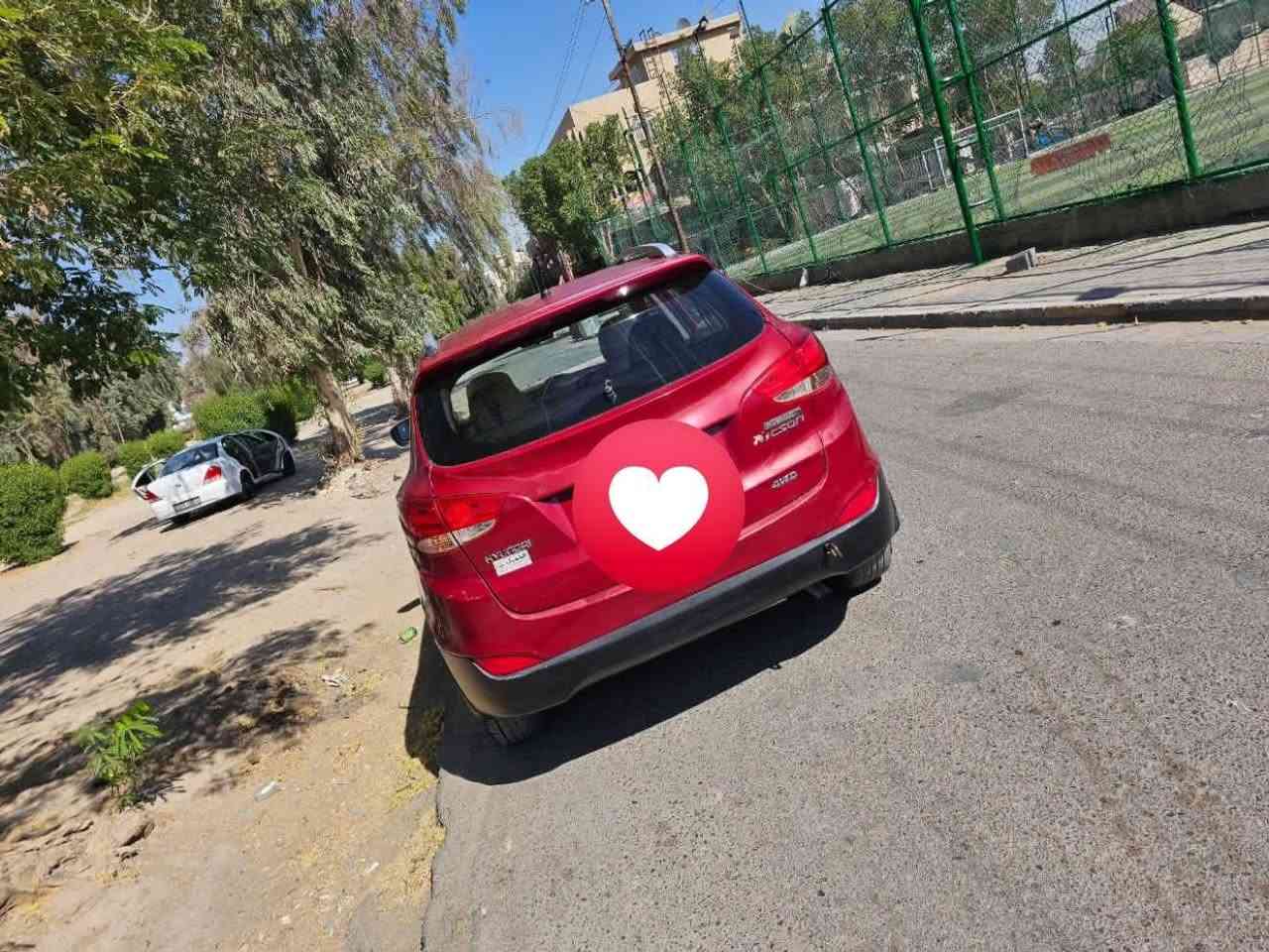 السلا عليكم توكسان 2012 السياره خليجيه داخل بيجي بيها قطعتين صبغ السياره تخم تاير جديد صدر امامي خلفي جديد كير مكينه كلش نضيفات السياره خير من الله جاهزه مال جناي تبريد ثلج شاشه كبيره كامره خلفيه السياره الي ياخذها بل عافيه عليه كلش نضيفه السياره بسمي هزه وسنويه ورقم جديدات السياره رايدها اب 130 وبيها مجال تعال شوف السياره وعيوني الك مكاني بغداد الدوره رقم الهاتف ***********
