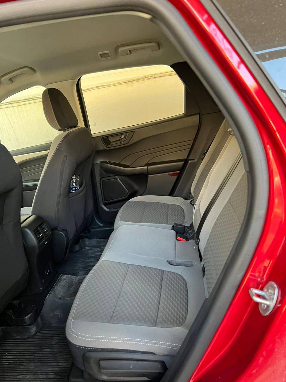 السلام عليكم
مكلف بالنشر 
للبيع او مراوس باقل 

🚗 فورد إسكيب Ford Escape كلين ماشي 40 كيلو 
موديل: 2022
المحرك: 3 سلندر 1.5L توربو
الدفع: أمامي FWD
القير: أوتوماتيك
اللون: خمري (أحمر غامق)
الحالة: نظيفة جداً – استعمال شخصي
🔧 المواصفات الفنية:
قوة المحرك: حوالي 181 حصان
استهلاك وقود اقتصادي جداً (توفّر بالبنزين)
نظام Turbo EcoBoost
ثبات عالي على الطريق
مناسبة للاستخدام اليومي والسفر
🛡️ أنظمة الأمان:
ABS مانع انغلاق الفرامل
Traction Control مانع الانزلاق
Airbags أمامية وجانبية
نظام ثبات إلكتروني
مراقبة ضغط الإطارات
🛋️ المواصفات الداخلية:
شاشة معلومات وسطية
بلوتوث + USB
تحكم من المقود
تكييف قوي
مقاعد قماش مريحة
زجاج كهرباء
مرايا كهرباء
✨ المواصفات الخارجية:
جنوط ألمنيوم
أضواء LED
تصميم حديث ورياضي
سيارة عائلية وشبابية بنفس الوقت
السعر 158
*********** بغداد, العراق
